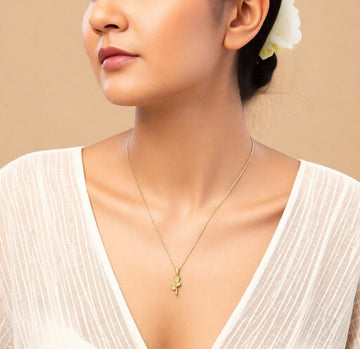 Elegant Gold Flower Pendant Necklace for Women | Minimal Floral Charm Necklace