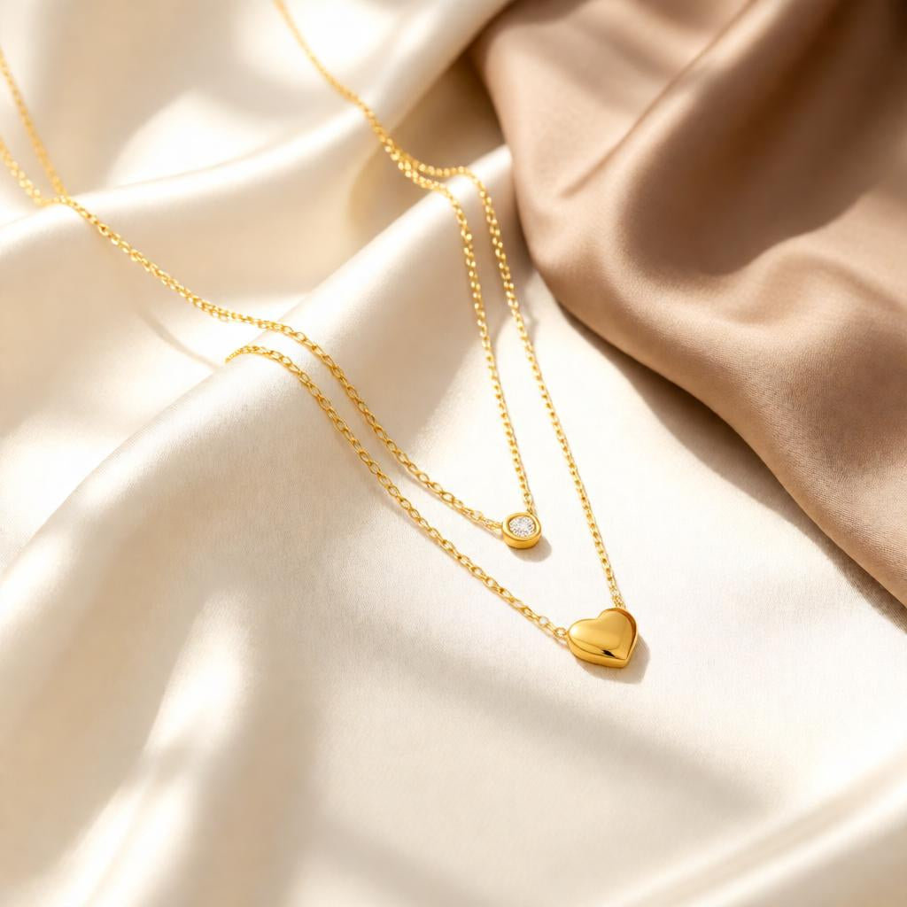 Beautiful minimal pearl gold chain necklace.